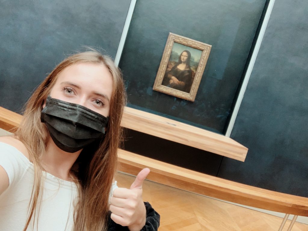 mona lisa in le louvre august 2020
