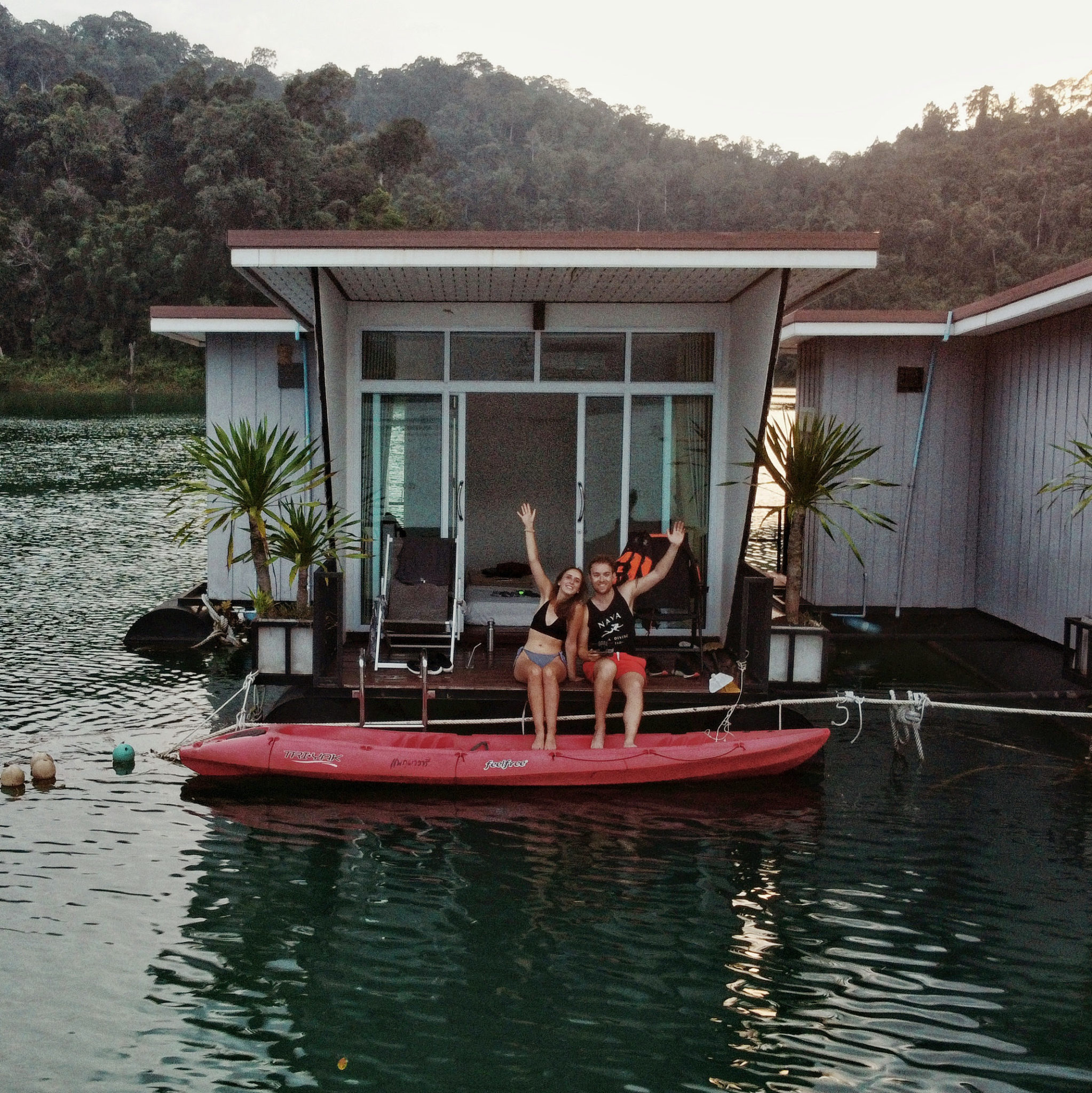 raft house drone shot khao sok nationalpark