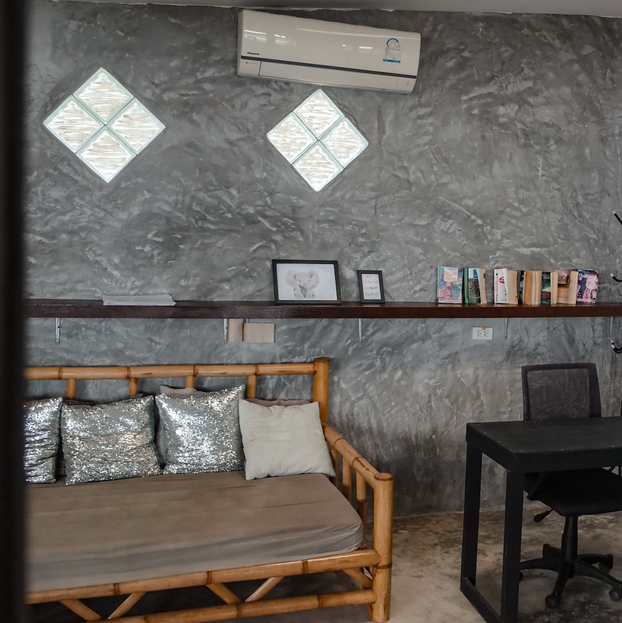 workspace with AC beachub